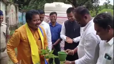 କୋରାପୁଟ ସହର: ପୋଲିସ ପଡ଼ିଆରେ ରାଜ୍ୟ ସରକାରଙ୍କ ଏକ ବର୍ଷ ପୂର୍ତ୍ତି ଅବସରରେ ବୃକ୍ଷ ରୋପଣ କାର୍ଯ୍ୟକ୍ରମ ଅନୁଷ୍ଠିତ