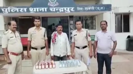 स्कूटी में परिवहन करते हुए देसी प्लेन और जम्मू स्पेशल विस्की शराब के साथ आरोपी को चन्द्रपुर पुलिस ने किया गिरफ्तार