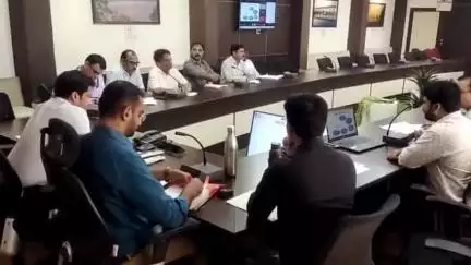 लालबर्रा: कलेक्ट्रेट में हुई बैठक, परिवारों की संख्या के आधार पर होगा सार्वजनिक स्थलों और अपशिष्ट प्रबंधन इकाईयों का प्रबंधन