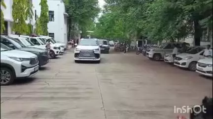 राज्यात इतर जिल्ह्यात काम सुरू असताना माझ्या जिल्ह्यात माञ काम खोंळबल्याने मी स्व:त दुखी आहे: पालकमंत्री प्रताप सरनाईक