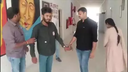 सांवेर: मंगलिया क्षेत्र में नारकोटिक्स विभाग ने 50 ग्राम एमडी ड्रग्स के साथ एक तस्कर को किया गिरफ्तार