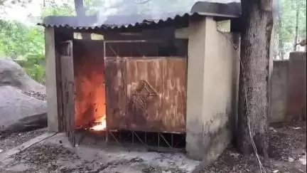 लोहरदगा: एसपी कार्यालय के पास गैरेज के जनरेटर में लगी आग, दमकल ने पाया काबू