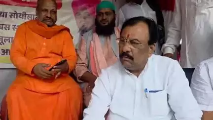 अक्कलकोट: शहर बस स्थानकच्या दक्षिण बाजूस पायवाट सुरू करण्याच्या मागणीला यश: माजी गृहराज्यमंत्री सिद्धाराम म्हेत्रे यांची माहिती