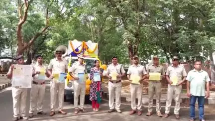ପାରଳାଖେମୁଣ୍ଡି: ଜିଲ୍ଲାପାଳଙ୍କ କାର୍ଯ୍ୟାଳୟ ଠାରେ ଶିଶୁ ଶ୍ରମିକ ନିରାକରଣ ସଚେତନତା ରଥର ଶୁଭାରମ୍ଭ