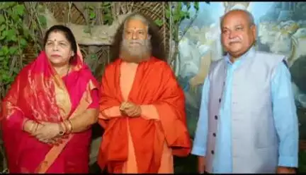 ऋषिकेश: मध्य प्रदेश के विधानसभा अध्यक्ष नरेंद्र सिंह तोमर पहुंचे परमार्थ निकेतन, परिवार संग लिया माँ गंगा का आशीर्वाद