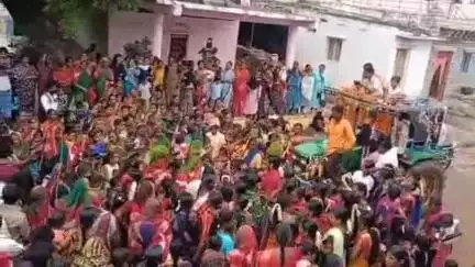 ಹುಣಸಗಿ: ಬೈಲಕುಂಟಿಯಲ್ಲಿ ಸಸಿ ಹಬ್ಬದ ಸಂಭ್ರಮ, ಮೆರವಣಿಗೆಯಲ್ಲಿ ಕುಣಿದು ಕುಪ್ಪಳಿಸಿದ ಮಹಿಳೆಯರು