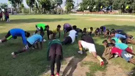 বিশালগড়: আনন্দধারা সামার ক্যাম্পের সমাপ্তি অনুষ্ঠানে করইমুড়া স্কুল মাঠে আয়োজিত প্রীতি ফুটবল ম্যাচ