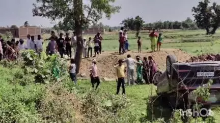 गढ़वा: गढ़वा-रंका एनएच 343 पर ओबरा गांव के पास कार और बाइक की टक्कर में 2 लोग गंभीर रूप से घायल