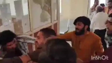 अशोक नगर: रजिस्ट्री के दौरान रजिस्ट्रार कार्यालय में दो गुटों के बीच हुई जमकर मारपीट, वीडियो आया सामने