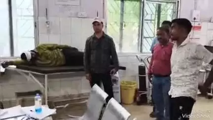 देवघर: टेकर स्टैंड के पास धपरा ग्रुप के बदमाशों ने विद्युत कर्मी को दिनदहाड़े चाकू मारकर घायल किया