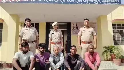 चौमूं: कालाडेरा में बस स्टैंड पर दुकानों में चोरी करने का प्रयास व चौकीदार के साथ मारपीट करने वाले 5 बदमाशों को पुलिस ने पकड़ा