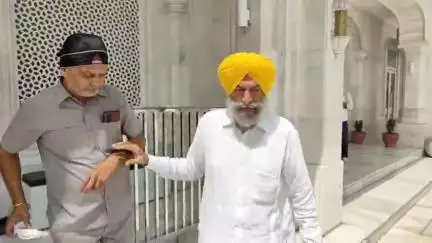 ਅੰਮ੍ਰਿਤਸਰ 2: ਅਕਾਲੀ ਦਲ ਦੇ ਵਰਕਿੰਗ ਕਮੇਟੀ ਦੇ ਪ੍ਰਧਾਨ ਬਲਵਿੰਦਰ ਸਿੰਘ ਭੁੰਦੜ ਦਰਬਾਰ ਸਾਹਿਬ 'ਚ ਹੋਏ ਨਤਮਸਤਕ