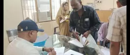 घोसी: तहसील में उपजिलाधिकारी ने जनसुनवाई कर सुनीं लोगों की फरियाद, निस्तारण के लिए दिए निर्देश
