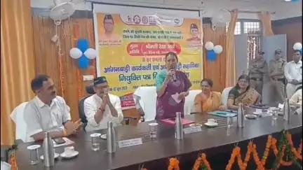 टिहरी: कैबिनेट मंत्री रेखा आर्य ने नई टिहरी में नवनियुक्त आंगनवाड़ी कार्यकत्रियों और सहायिकाओं को नियुक्ति पत्र किए वितरित