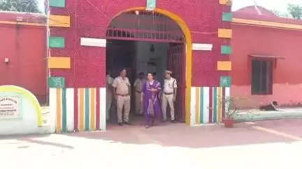 ବାରିପଦା ମ୍ୟୁନିସିପାଲଟି: ବିଚାରାଧୀନ ଅଭିଯୁକ୍ତଙ୍କୁ ଜେଲରେ ମାଡ ଅଭିଯୋଗର ତଦନ୍ତ କରିବାକୁ ବାରିପଦା ମଣ୍ଡଳ କାରାଗାରରେ ପହଞ୍ଚିଲେ ଡିଆଇଜି