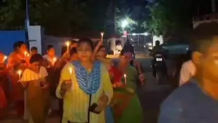 সালানপুর: তৃণমূলের যুব নেতা পাপ্পু উপাধ্যায়ের মৃত্যু বার্ষিকীতে মোমবাতি জ্বালিয়ে মৌন মিছিল আসানসোলের পাঁচগাছিয়াতে, উপস্থিত মেয়র