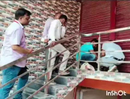 टांडा: रामनगर में अवैध डायग्नोस्टिक सेंटर पर कार्रवाई, बिना लाइसेंस चल रहा सेंटर सील, अल्ट्रासाउंड मशीन जब्त