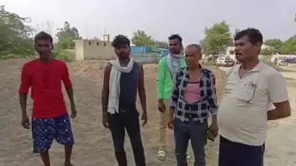 खागा: खागा के पक्का तालाब मोहल्ले में संदिग्ध अवस्था में नाले में गिरकर मजदूर की हुई मौत, परिजनों का रहा बुरा हाल