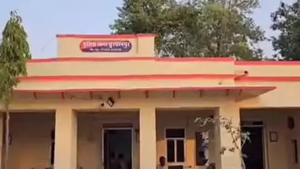 दीगोद: सुल्तानपुर पुलिस ने खंड गांव रोड पर गश्त के दौरान एक बदमाश को अवैध धारदार हथियार के साथ गिरफ्तार किया