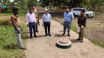 सीतामऊ: प्रेक्षक अरोरा ने सीतामऊ जनपद पंचायत के मतदान केंद्र 291, 292, 293 का निरीक्षण किया