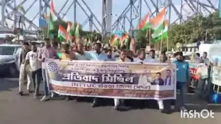 বালি-জগাছা: হাওড়া জেলার তৃণমূল শ্রমিক সংগঠনের পক্ষ থেকে আরপিএফ ও রেল প্রশাসনের বিরুদ্ধে প্রতিবাদ মিছিল হাওড়া স্টেশনে।