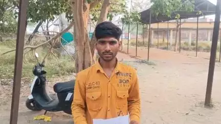 माधौगढ़: माधौगढ़ क्षेत्राधिकारी कार्यालय में युवक ने दिया शिकायती पत्र, रास्ते में चार लोगों ने की मारपीट और पत्नी को ले गए