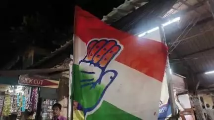বারাসাত ১: আহমেদাবাদ বিমান দুর্ঘটনায় নিহতদের শ্রদ্ধা: দত্তপুকুরে মোমবাতি জ্বালালো কংগ্রেস
