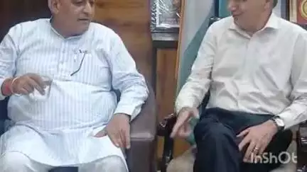 भिवानी: उपायुक्त महावीर कौशिक: पांच हजार से अधिक आबादी वाले गांवों में सोलर पैनल लगवाने पर मिलेंगे एक करोड़ रुपए