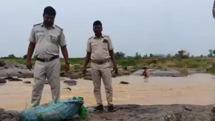 ବୌଦ୍ଧ ସଦର: ଲଷ୍ମୀପ୍ରଶାଦ ଗ୍ରାମ ଜଙ୍ଗଲରେ ବେଆଇନ ବେଶୀ ମଦ ତିଆରି ଆଡାରେ ବୌଦ୍ଧ ଅବକାରୀ ଚଢ଼ାଉ