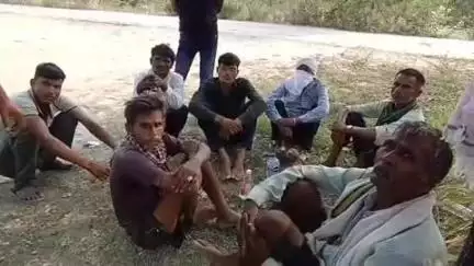 फतेहपुर: तेज रफ्तार कार ने बाइक सवार युवक को मारी टक्कर, गंभीर घायल युवक को अस्पताल में डॉक्टर ने किया मृत घोषित