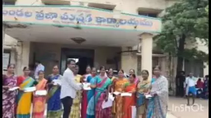 భూపాలపల్లి: ఐటీశాఖ మంత్రి శ్రీధర్ బాబు ఆదేశాల మేరకు కళ్యాణలక్ష్మి సీఎంరిలీఫ్ ఫండ్ చెక్కులపంపిణీ ప్రభుత్వ సహాయకులు : చంద్రశేఖర్