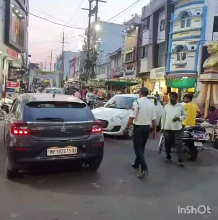 कोतमा: कोतमा में नो पार्किंग क्षेत्र में सड़क पर वाहन पार्क करने पर 6 वाहनों पर हुई कार्रवाई