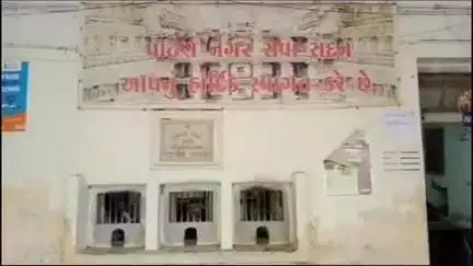 કેનાલો ઉપરના દબાણકારોના  નળ જોડાણ કાપવા માટે નગરપાલિકાએ આદેશ કર્યો, જિલ્લા સ્વાગતમાં અરજી થઈ હતી.