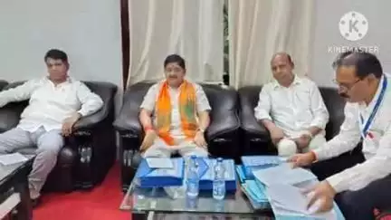 साहिबगंज: झारखंड विधानसभा आवास समिति के अध्यक्ष राज सिंहा ने परिसदन में योजनाओं की गहन समीक्षा बैठक की