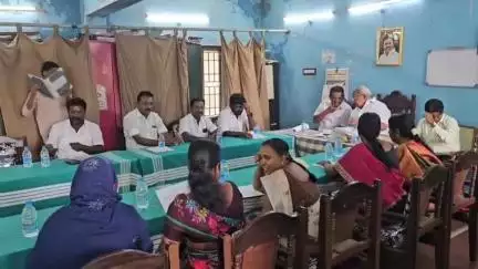 திருப்புவனம்: மிச்சர் பஜ்ஜி திங்கவா கூட்டத்துக்கு வர்றோம்?" பேரூராட்சி அலுவலகத்தில் கூட்டத்தை விட்டு வெளிநடப்பு செய்த கவுன்சிலர்