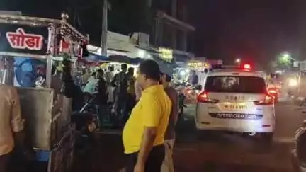 दतिया नगर: ट्रैफिक पुलिस की कार्रवाई: राजगढ़ चौराहा पर रोड किनारे ठेला लगाकर ट्रैफिक बाधित करने वालों को हड़काया