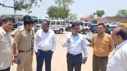 करगहर: बिहार राज्य निर्वाचन प्राधिकार के अनुरोध को दरकिनार करते हुए अररूआ मतदान केंद्र पर पहुंचे एसडीओ एवं थानाध्यक्ष