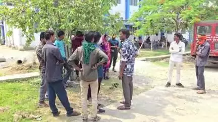 बैतूल: गुड़ी गांव में बारिश से घर बचाने के दौरान आकाशीय बिजली गिरने से व्यक्ति की मौत, अस्पताल में पोस्टमार्टम