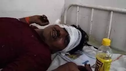 भिंड नगर: रौन बाईपास पर खंभे से बाइक टकराने से दो लोग घायल