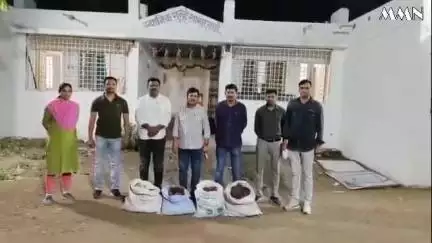वर्धा: बजाज चौक येथे घरफोडी करणा-या 5 महिला गुन्हेगार स्थानिक गुन्हे शाखेच्या जाळ्यात:70 हजार 794 रू चा मुद्देमाल जप्त