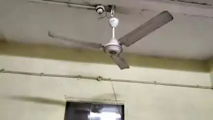 नरवर: भीषण गर्मी में भी नरवर स्वास्थ्य केंद्र में कूलर-पंखे बंद, लोगों के जीवन से खिलवाड़