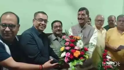 मांडू: रामगढ़ की व्यावसायिक एवं जन समस्याओं को लेकर चैंबर ने रक्षा राज्य मंत्री को ज्ञापन सौंपा