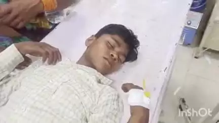 कायमगंज: मिर्जापुर निवासी 12 वर्षीय किशोर पर ई-रिक्शा पलटा, टूटा पैर, सीएचसी से जिला अस्पताल किया गया रेफर