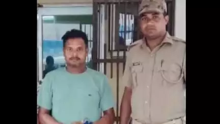ଖଲ୍ଲିକୋଟ୍: ଗଣମାଧ୍ୟମରେ ଖବର ପ୍ରସାରଣ ପରେ ତାଳପଡ଼ା ରୁ ନକଲି ଡାକ୍ତର କୁ ଗିରଫ କରି କୋର୍ଟ ଚାଲାଣ କଲା ପୋଲିସ