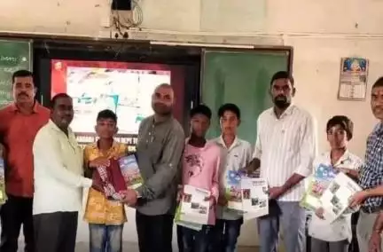 జుక్కల్: జుక్కల్ నియోజక వర్గంలో ప్రభుత్వ పాఠశాల  విద్యార్థులకు యూనిఫాం పంపిణీ