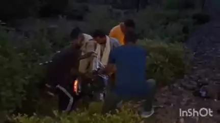 सोनो: हड़हार गांव के पास ट्रेन हादसा टला, बाइक फंसने से अनन्या एक्सप्रेस बाल-बाल बची