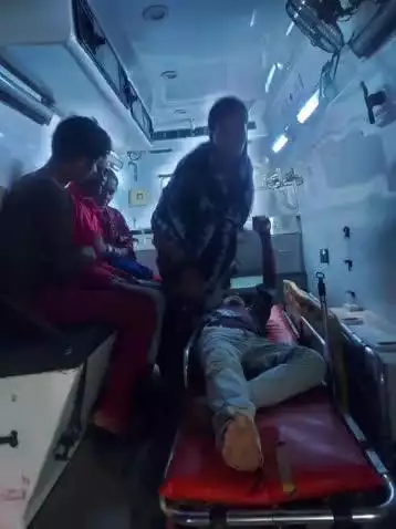 कवर्धा: ग्राम घुघरी कला में तेज रफ्तार दो बाइकों की आपस में भिड़ंत, 3 लोग घायल, जिला अस्पताल में भर्ती