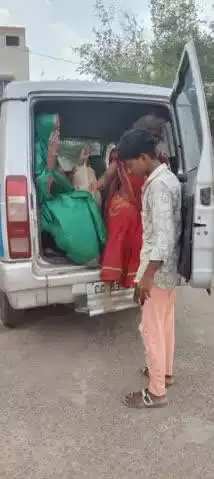 सहसपुर लोहारा: ग्राम कड़कड़ा में बाइक में सवार महिला बाइक से उछलकर सड़क पर गिरी, घायल अवस्था में अस्पताल में भर्ती