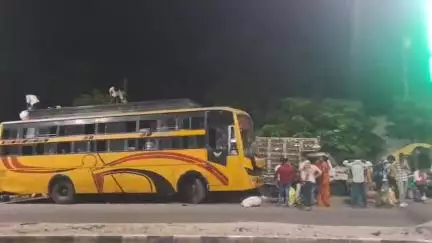 शाहबाद: क्षेत्राधिकारी ने कोतवाली के सामने डबल डेकर बस को पकड़कर किया सीज