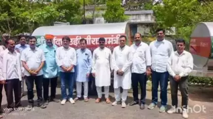 आठनेर: सांसद ने नगर परिषद को जनरेटर युक्त पेयजल टैंकर दिया, जनप्रतिनिधियों ने जताया आभार